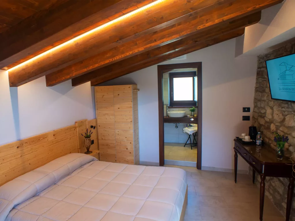 la-colombaia-camera-del-bed-and-breakfast-con-vista-e-balcone