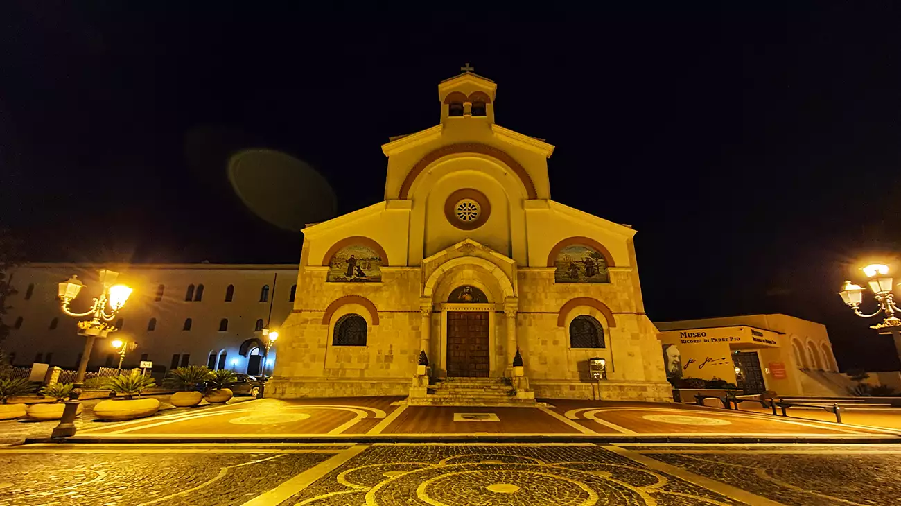 chiesa-della-sacra-famiglia-pietrelcina-padre-pio-mary-pyle